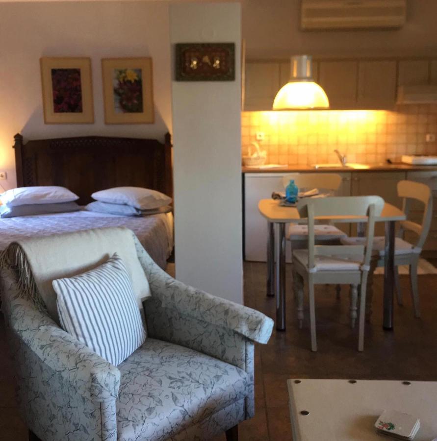Apartment Gardenia Mouresi